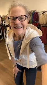 There are so many different ways to wear scarfs! 🩷