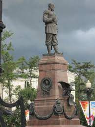 В сети также сравнение памятника. Pamyatnik Aleksandru Iii Irkutsk Vikipediya