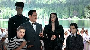 A weird but loving bunch of people who are unaware that others find them scary or … Wednesday Offiziell Tim Burton Dreht Addams Family Serie Fur Netflix Blairwitch De