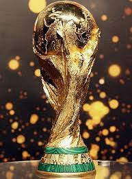 Fifa wm 2018 pokal replika auf podest 150mm. Um Dieses Goldene Ding Geht S The Fifa World Cup Trophy Weltmeister Pokal Wm Pokal Fussball Weltmeister