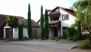 Tennisplätze sind ebenso sehr gut zu erreichen der bodensee ist in 20 minuten zu erreichen. Expertimmobilien Marco Groppel E K Charmante Landhausvilla Mit Arztpraxis In Bevorzugter Lage Von Pfullendorf Immobilienmakler Haan Immobilienmakler Bodensee Kauf Vermietung Verkauf Wohnung Eigentumswohnung Haus Mietwohnung Grundstueck Grundstuck