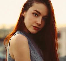 Emily Bloom, a talented and talented actress, a naturally beautiful girl  next door