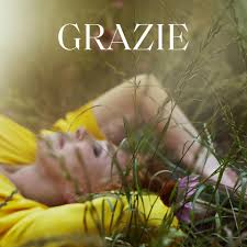 Francesco gabbani torna al festival di sanremo per presentare la canzone un sorriso dentro al pianto insieme a ornella vanoni. Ornella Vanoni Unica Il Mio Nuovo Album E Al 2 Posto Fra I Vinili E Al 3 Fra Gli Album Nella Classifica Fimi Gfk Di Questa Settimana Inoltre Un Sorriso Dentro Al