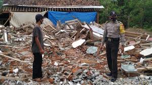 Standarnya, ada beberapa dokumen yang wajib ada untuk transaksi jual beli rumah. Pria Di Ponorogo Hancurkan Rumah Milik Ibunya Setelah Proses Jual Beli Berlangsung Alot Surya