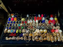 Bandra Linking Road Street Shop Eat Repeat Shopping Street Girl Shopping Day So i went street shopping on linking road in bandra which is an extremely famous shopping spot/ market with a budget. bandra linking road street shop eat