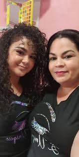 Conoce y Apoya al Comercio Local Nace en Vega Baja B' Unique Cosmetics  Store “Tu Tienda De Cosméticos” La joven vegabajeña Karla Rodríguez con  sólo 17 años se emprende como comerciante en