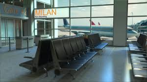 Milan Flight Boarding Now In The Airport Terminal Travelling To Italy Stock Footage Boarding Airport Milan Flight Aeropuerto Aeropuertos Alemania