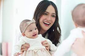 Yup, lewat usg perkembangan anak shandy dipantau dengan baik. Remas Wajah Anak Karena Gemas Shandy Aulia Kembali Jadi Omongan Matamata Com