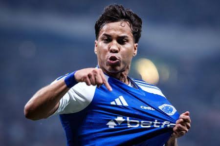 Kaio Jorge é denunciado ao STJD após falta polêmica em clássico