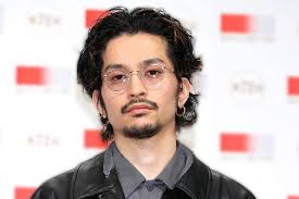 King Gnu常田大希、生活感溢れる買い物姿にファン歓喜！ギャップ萌え必至 - Imagen principal del artículo