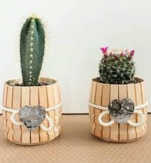 Idee Deco Recup 10 Astuces Recyclages Faciles Clem Around The Corner Craft Stick Crafts Clothes Pin Crafts Diy Crafts To Sell