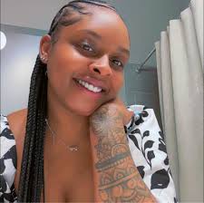 are there any nail techs available to make custom press ons?