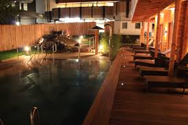 Erholsame Wellnessoase In Einer Wunderschon Designten Saunalandschaft Ruhe Bereich Im Aussenbereich Von Rheingrun Sauna Im Garten Saunalandschaft Garten