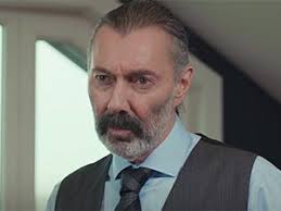1994 istanbul doğumlu olan hakan korkmaz lise ardından kendisini tiyatro oyunculuğuna atar ve sanat okulunda 4 yıl eğitim gören hakan korkmaz özel bir tiyatroda tasarım ve oyunculuk yapmaktadır. Kadin Nezir Korkmaz Hakan Karahan Kimdir Gercek Ismi Rolu Oldu Mu Ayrildi Mi