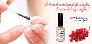 Les ongles fragiles constituent un véritable problème pour les femmes, car ils s'abîment très facilement et se cassent alors qu'ils prennent du temps pour repousser. Huile De Ricin Ongles Conseils Et Astuces