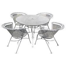 White iron table & chairs overlooking a green valley. Vintage Woodard Midcentury Outdoor Dining Set With Round Table And 4 Chairs At 1stdibs