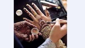 Melukis tangan dengan henna biasa dilakukan oleh calon mempelai wanita di india dan arab. Henna Mandala Digemari Masyarakat Pengantin Pilih Warna Terang Pakai Sehari Hari Warna Putih Tribun Sumsel