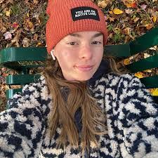 Claire Swanson's Instagram, Twitter & Facebook