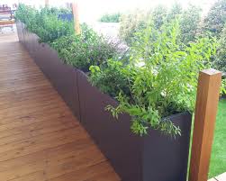 Jardiniere En Fibre Ciment Bacs En Garde Corps By Image In By Creation Cjcj Design Jean Marc Julier Jardiniere Terrasse Jardiniere Muret Balustrade Terrasse Fabriquer des bacs à fleurs en cèdre design de jardinière en bois. pinterest