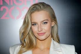 Angelika Mucha w bikini stanęła przed lustrem. Fani: "Pięknie wyglądasz"  [FOTO] :: RMF FM