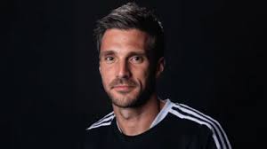 Delta Air Lines, Inc. employee Joanne Smith contributes a total of $1,000  to Democratic Party candidate Amy J. Klobuchar