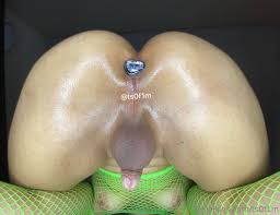 Shemale Ts0f1m showing off her big booty in sexy stockings