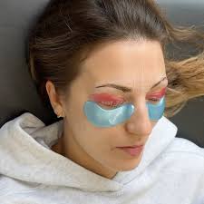 This delightful creation ~ lemon raspberry cake, with luscious lemon  buttercream icing and festive cake topper by yours truly. 🍋✨ In my world,  creative outlets are an absolute necessity, and this little