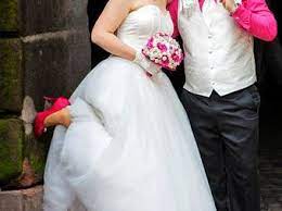 Hochzeitskleid und schuhe vektor abbildung illustration. Bunte Schuhe Wer Von Den Neuen Braute Noch Bunte Brautkleider Braut Bunte Schuhe