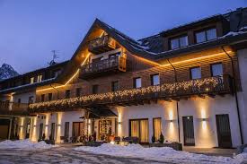 And unless you've lived under a rock, she has appeared all over the internet and into the minds of men everywhere. Residence Hotel Langes Aparthotel Residence Ferienw In San Martino Di Castrozza Trentino Italien