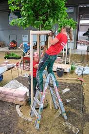 Nutzen sie unseren ideenreichtum für die gestaltung von traumgärten, parks und außenanlagen. Villingen Schwenningen Zwei Meisterinnen Kommen Von Gartenbau Halter Villingen Schwenningen Umgebung Schwarzwalder Bote