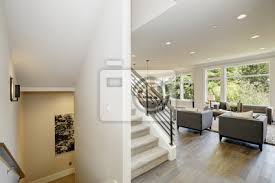 Denn die farbtemperatur ihrer lichtquellen lässt weiße wände manchmal ganz anders aussehen. Flur Verfugt Uber Weisse Decke Mit Topfbeleuchtung Punktiert Fototapete Fototapeten Appartment Mobliert Flur Myloview De