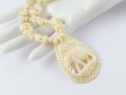 Vintage Carved Bone Elephant Necklace Vintage Cream Ivory Colour Bone Necklace Retro 70s Boho Chic Hippy Statement Necklace Faux Ivory Elephant Necklace Boho Statement Necklace Vintage Boho Chic