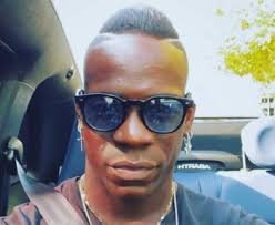 Ultima partita in casa del 2009 per la fortitudo la fossa ha organizato una coreografia by muso e lollo. Striscione Contro Balotelli Prima Di Brescia Monza Mario Replica Sui Social