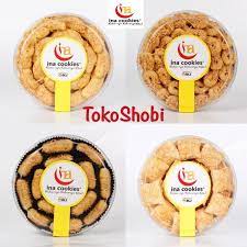Maklum saja, sebelum bisa mencicipi rasanya, pembeli tentunya akan mempertimbangkan kualitas produk dari kemasan terlebih dahulu. Desain Stiker Toples Kue Kering Psd Contoh Desain Stiker Cookies Kosong Aneka Contoh Download Stiker Pribadi Untuk Whatsapp Apk Wiwik Nasino
