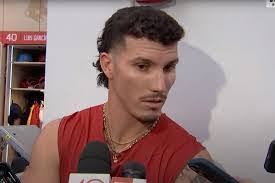 Cesar Lugaro's Instagram, Twitter & Facebook