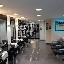 Un salon entièrement éthique avec des produits 100% naturel, respectueux de la santé et de l'environnement à base de fruits, fleurs, plantes Deesse Coiffure Coiffeur Barbier A Antibes