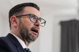 Ochrona Obajtka za pieniądze Orlenu. "Wydawało mu się, że jest księciem  udzielnym" Czytaj  ➡️https://www.tokfm.pl/Tokfm/7,103090,31576131,ochrona-obajtka-za-pieniadze-orlenu-wydawalo-mu-sie-ze-jest.html  fot. Tomasz Jastrzebowski/REPORTER