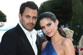 After reaching the age bar of 16, she took participation in hair modeling contest called 'cabelos pantene 2007'. Sara Sampaio S Beau Cleared Of Charges In Alleged Amex Scam