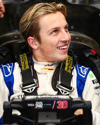 A smiley Thursday in Qatar 😁 #F1 #VCARB #QatarGP