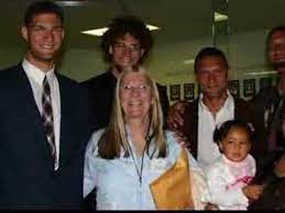 Robin byron lopez's parents are heriberto lopez (father) and deborah ledford (mother) and have 3 siblings brook lopez (brother), alex lopez . The 2nd Pair Of Twins To Play In The Nba Robin Brook Lopez Youtube