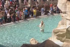 Scopri la storia, l'architettura e le curiosità. 450 Euro Di Multa Per 5 Minuti Da Anita Ekberg Video Anita Ekberg Video E Euro