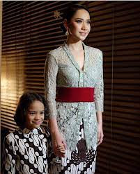 Variasi kerah kebaya unik dan elegan, inilah variasi kerah kebaya yang mudah kamu kreasikan sendiri! 7 Model Kerah Kebaya Yang Sesuai Dengan Bentuk Tubuh Bukareview