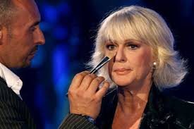 Jun 10, 2021 · la maledetta primavera di cui parliamo però non è quella di loretta goggi,. Loretta Goggi Raffaella Carra Ha Visto Piu Lontano Di Me