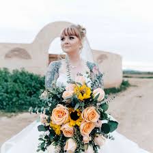 Sunflowers make stunning focal flowers in bouquets and arrangements, and there are so many colors, sizes and shapes to choose from! 15 Sunflower Wedding Bouquets