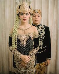 Mamah kalian gini ga sih waktu nikahan? Kumpulan Foto Prewedding Pengantin Adat Jawa Toprewed