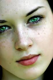 Em Compensacao Outros Olhares Acalmam Suavizando Pesos Nossa Costa Agradece Com A Nobreza De Libertar O Q Makeup Looks For Green Eyes Eye Photography Cool Eyes