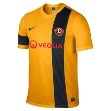 April 1953 gegründet, als sportgemeinschaft dynamo dresden in die sportvereinigung dynamo eingegliedert und 1990 als folge der politischen wende in der ddr i Dynamo Dresden 2013 14 Home Kit