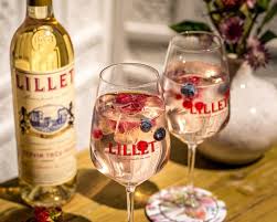 The most classic lillet is lillet blanc, which is made white grapes. Lillet Wild Berry Cocktail Rezept Vodkahaus Blog Vodka Haus Vodka Spirituosen Shop