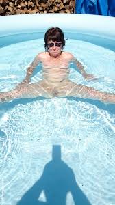 Fkk Im Pool Nackte Frauen Bilder