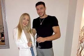 Was a successful pro boxer in his own right in the 80s and 90s who defeated wbo world champion henry akinwande back in the. Love Island Tommy Fury Split With Long Term Girlfriend To Chase Money And Fame On Show Newsgroove Uk